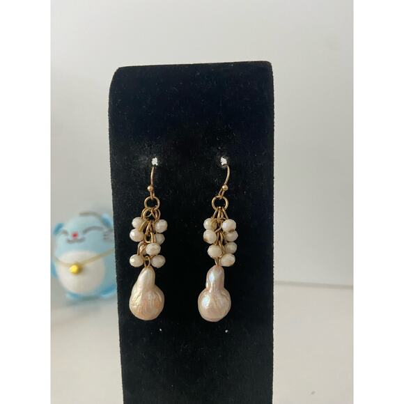 faux pearl earrings - Picture 1 of 4